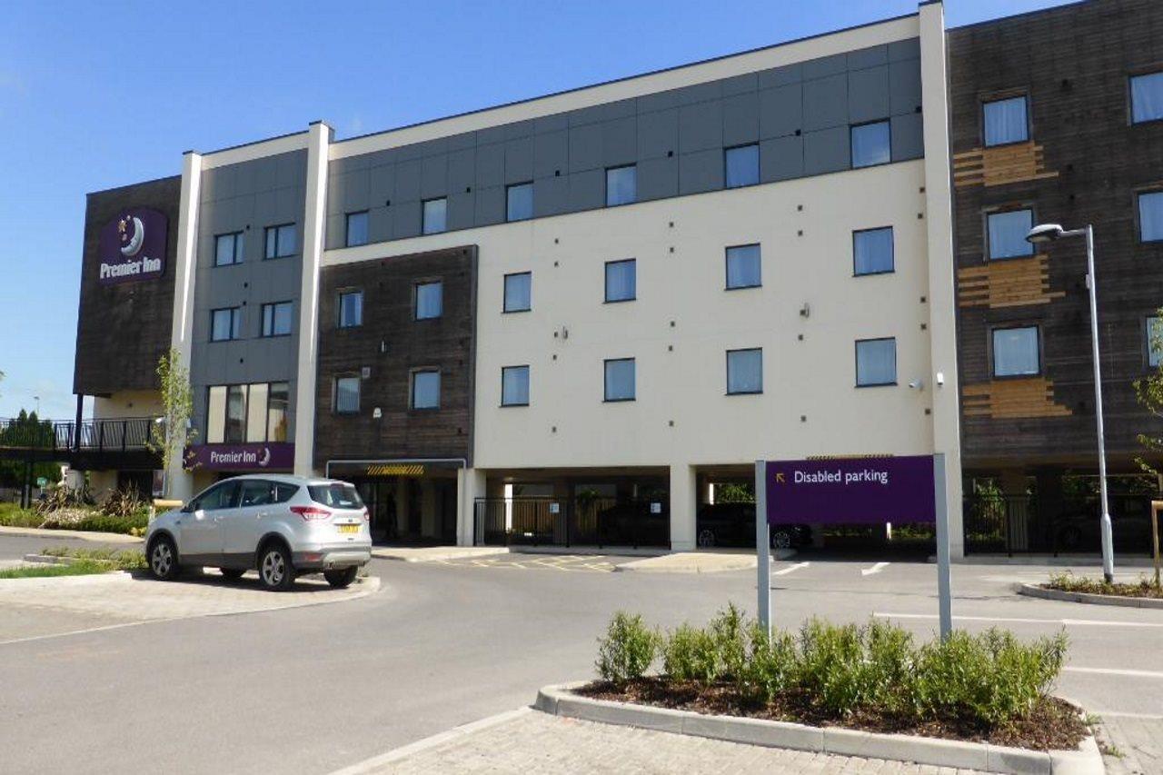 Premier Inn Ньютон Эбэт Экстерьер фото